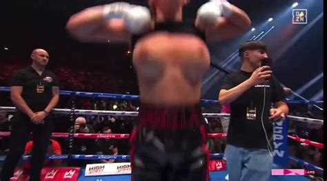 daniella boxing celebration|OnlyFans model Daniella Hemsley flashes crowd to celebrate。